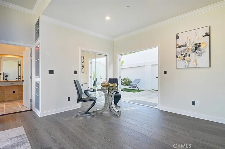 3952 Oakfield Drive, Sherman Oaks, California 91423