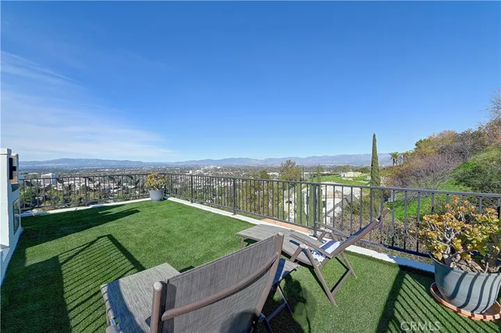 3952 Oakfield Drive, Sherman Oaks, California 91423