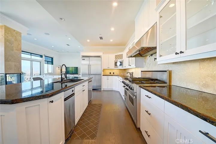 3952 Oakfield Drive, Sherman Oaks, California 91423