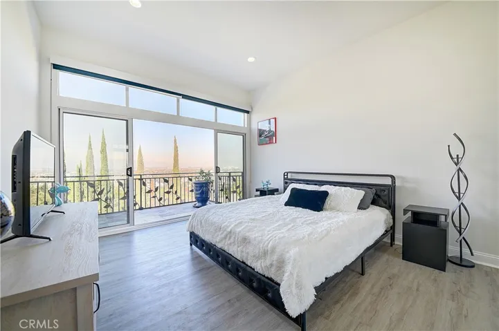 3952 Oakfield Drive, Sherman Oaks, California 91423