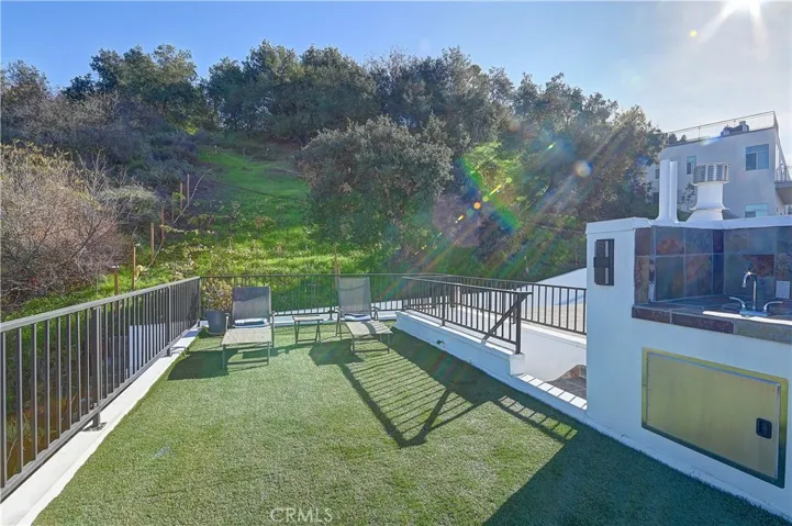 3952 Oakfield Drive, Sherman Oaks, California 91423