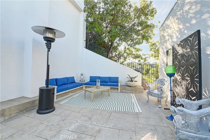 3952 Oakfield Drive, Sherman Oaks, California 91423