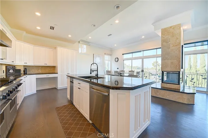 3952 Oakfield Drive, Sherman Oaks, California 91423
