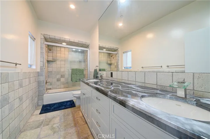 3952 Oakfield Drive, Sherman Oaks, California 91423