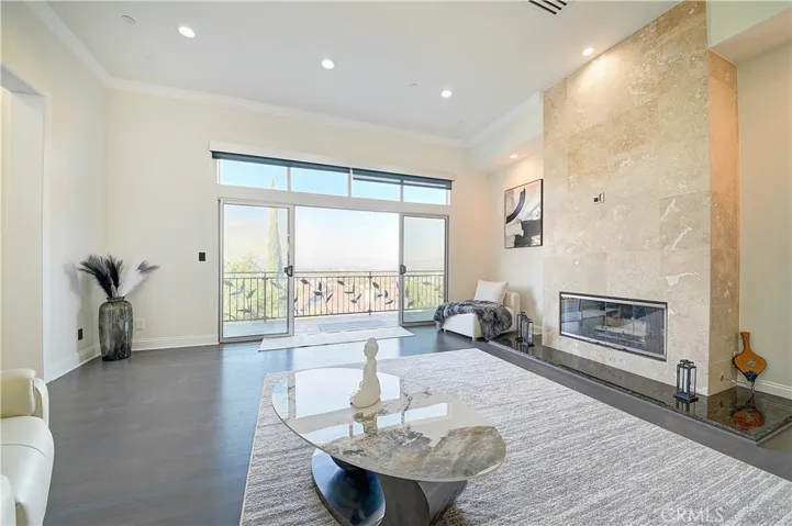 3952 Oakfield Drive, Sherman Oaks, California 91423