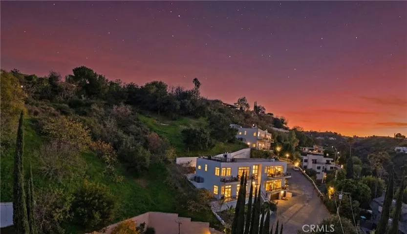 3952 Oakfield Drive, Sherman Oaks, California 91423