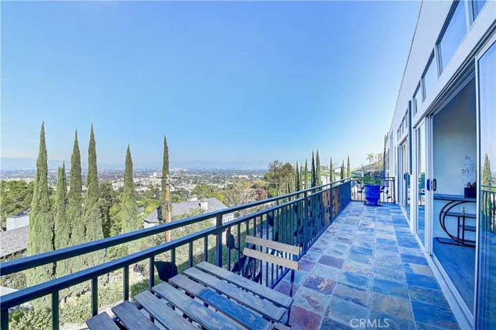 3952 Oakfield Drive, Sherman Oaks, California 91423