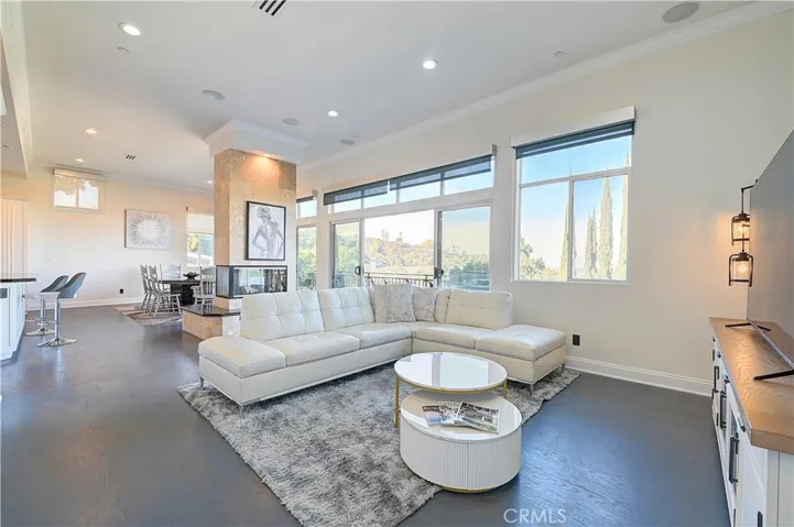 3952 Oakfield Drive, Sherman Oaks, California 91423