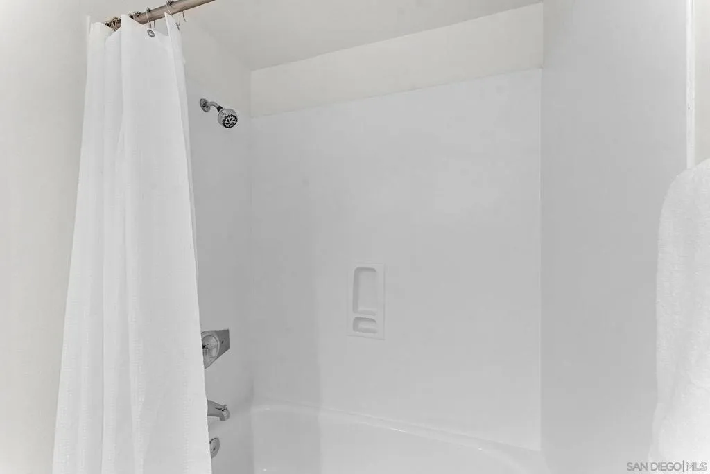 3131 Vista Rica, Carlsbad, California 92009 home-pic-19