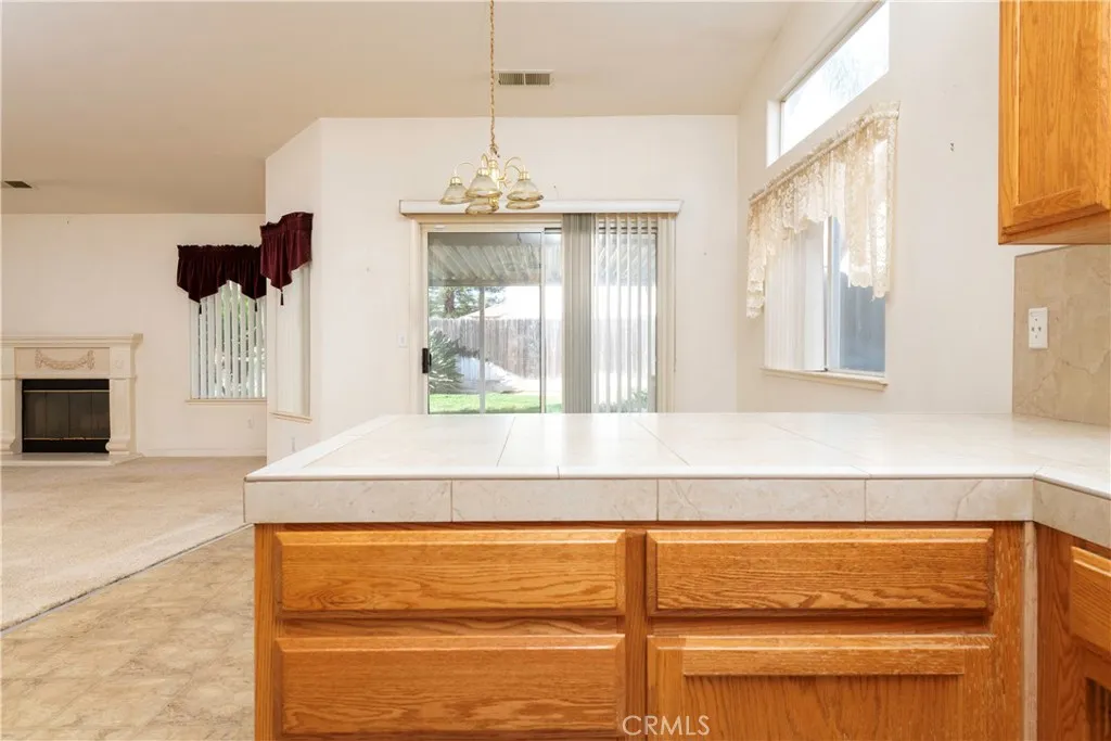 4514 W Oswego, Fresno, California 93722 home-pic-11