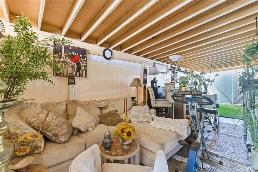 12011 Jouett Street, Sylmar, California 91342 home-pic-16