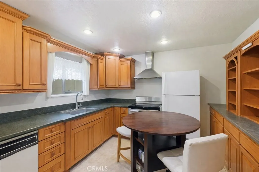 12011 Jouett Street, Sylmar, California 91342 home-pic-5
