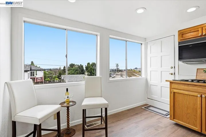 Eat-in area of the  kitchen