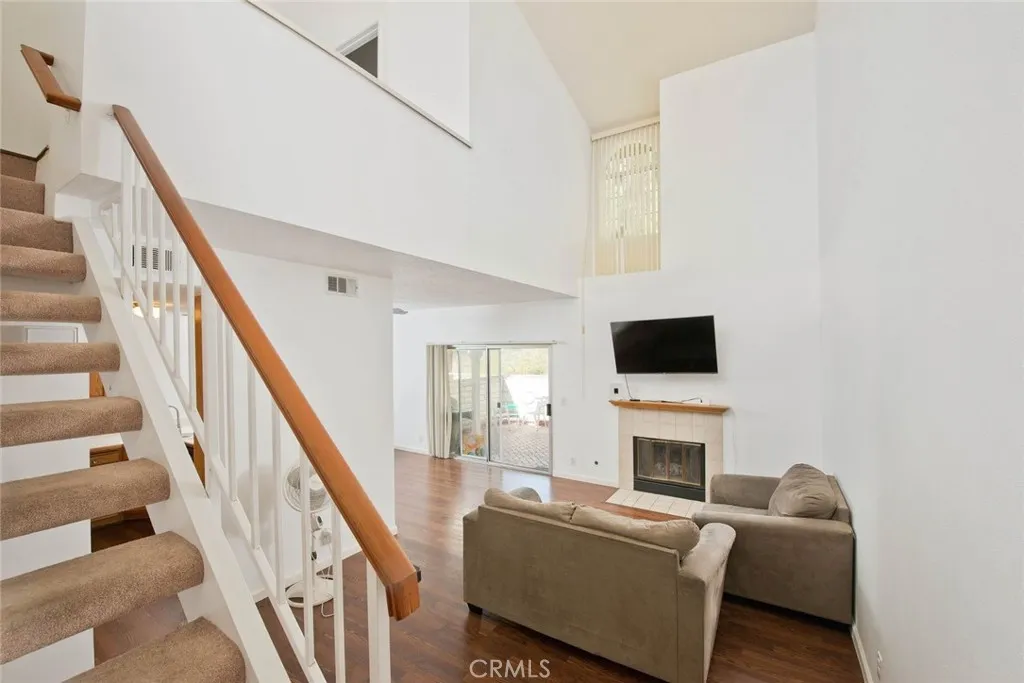 28415 Seco Canyon, Saugus, California 91390 home-pic-7