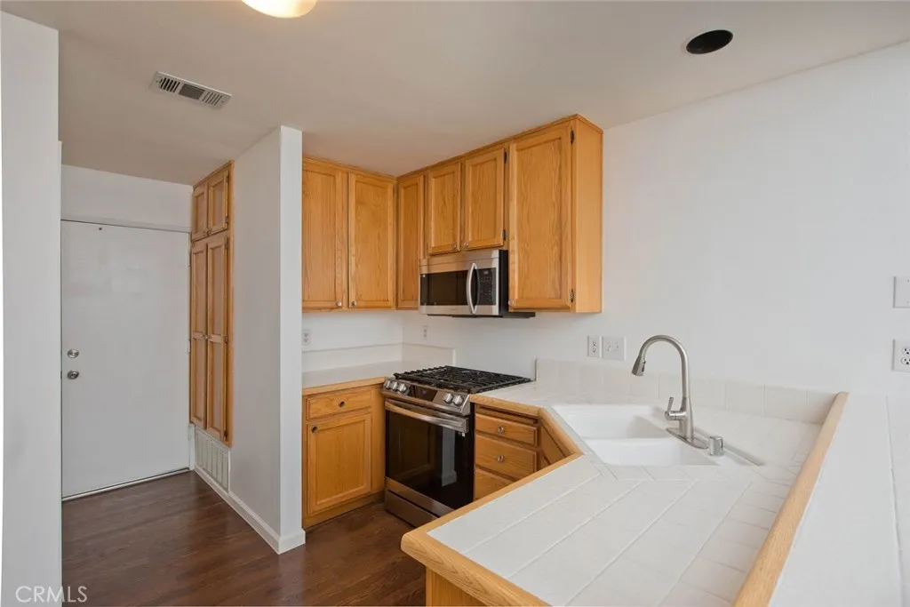 28415 Seco Canyon, Saugus, California 91390 home-pic-3