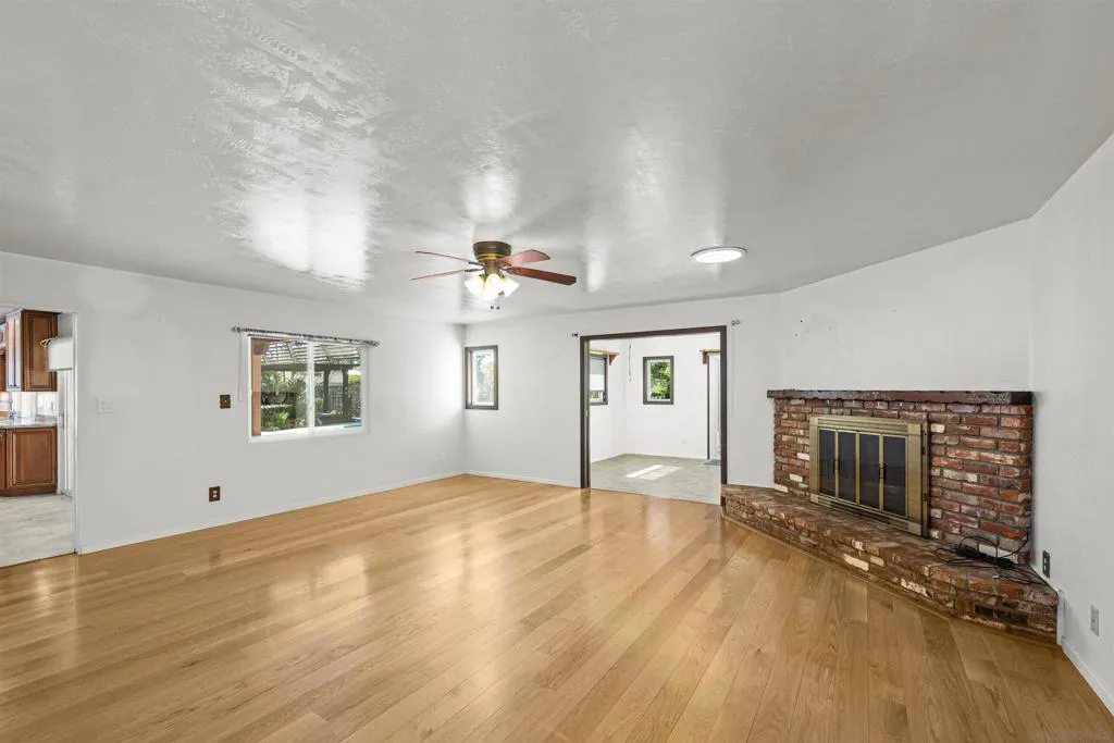 4617 Schaumberg Pl, Bonita, California 91902 home-pic-18