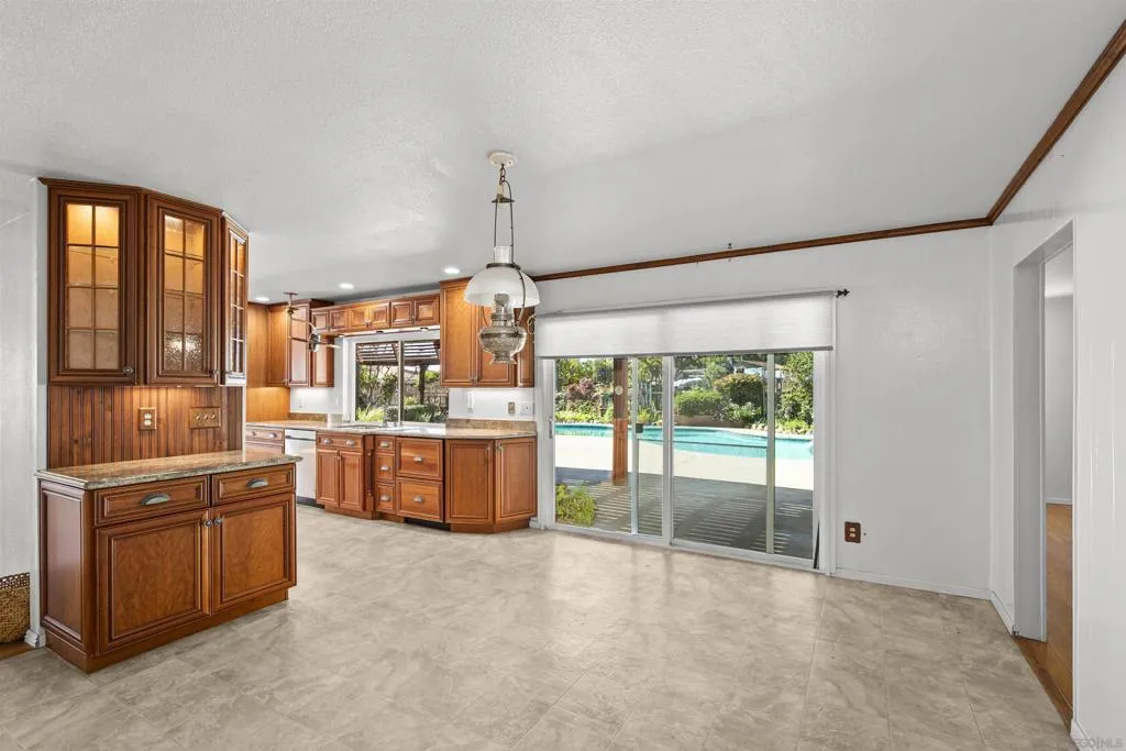 4617 Schaumberg Pl, Bonita, California 91902 home-pic-15