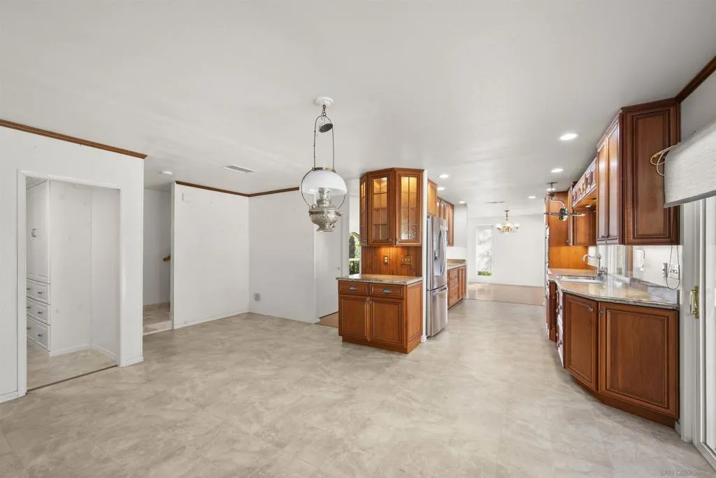 4617 Schaumberg Pl, Bonita, California 91902 home-pic-16