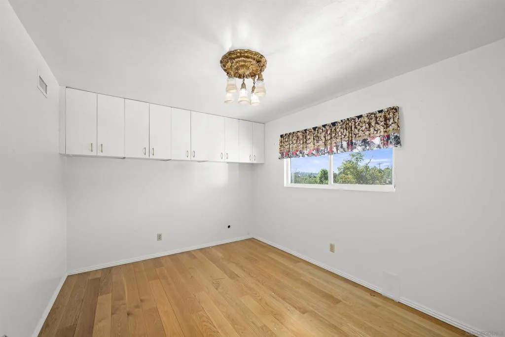 4617 Schaumberg Pl, Bonita, California 91902 home-pic-35