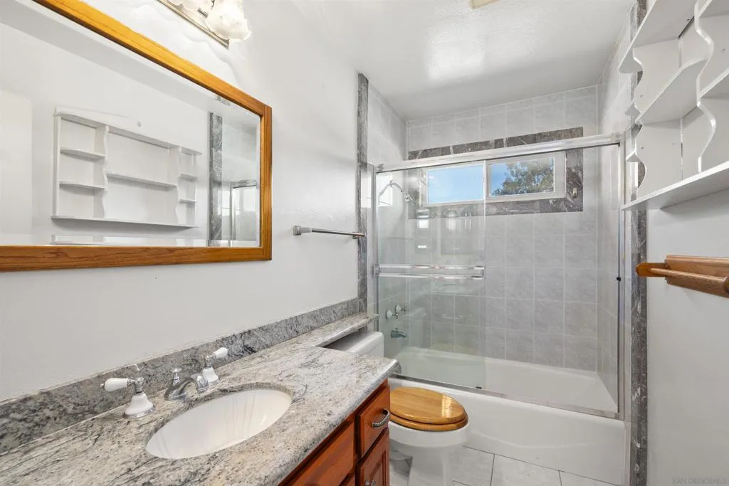 4617 Schaumberg Pl, Bonita, California 91902 home-pic-33