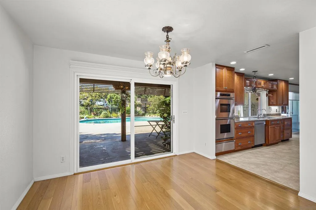 4617 Schaumberg Pl, Bonita, California 91902 home-pic-10