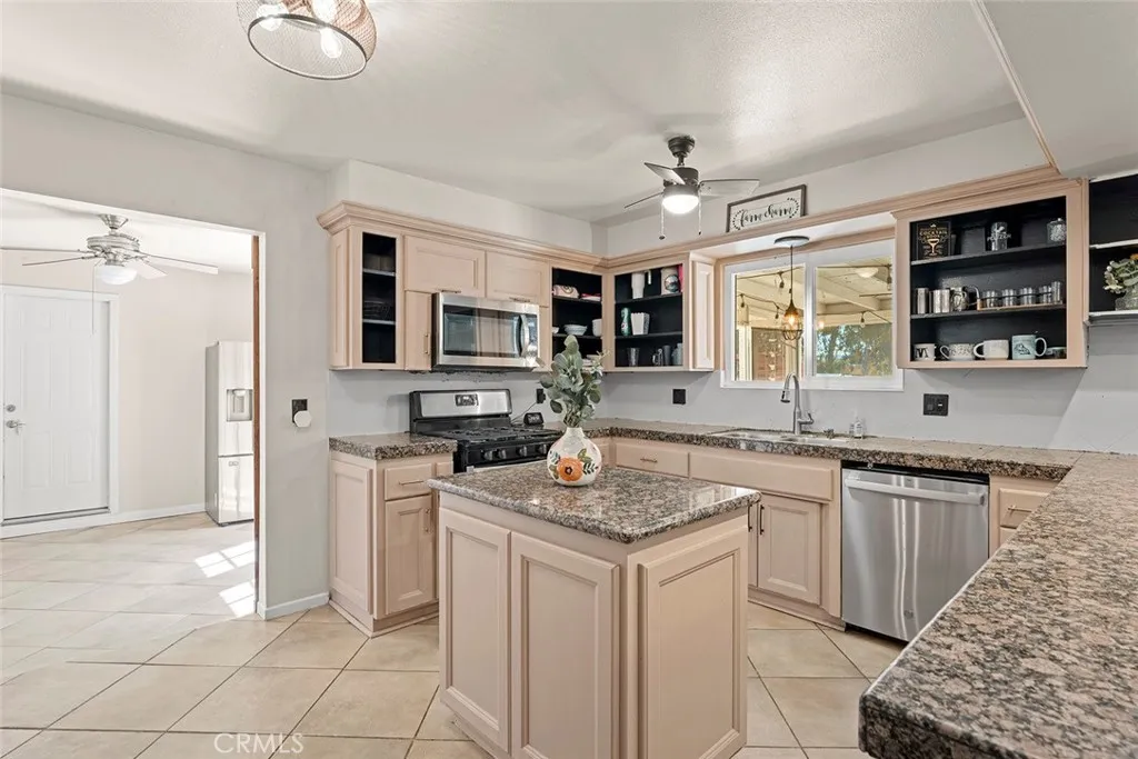 40069 Newport, Hemet, California 92543 home-pic-11