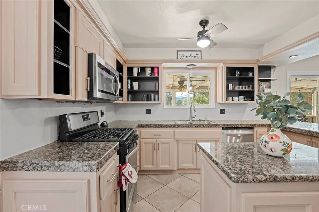 40069 Newport, Hemet, California 92543 home-pic-12