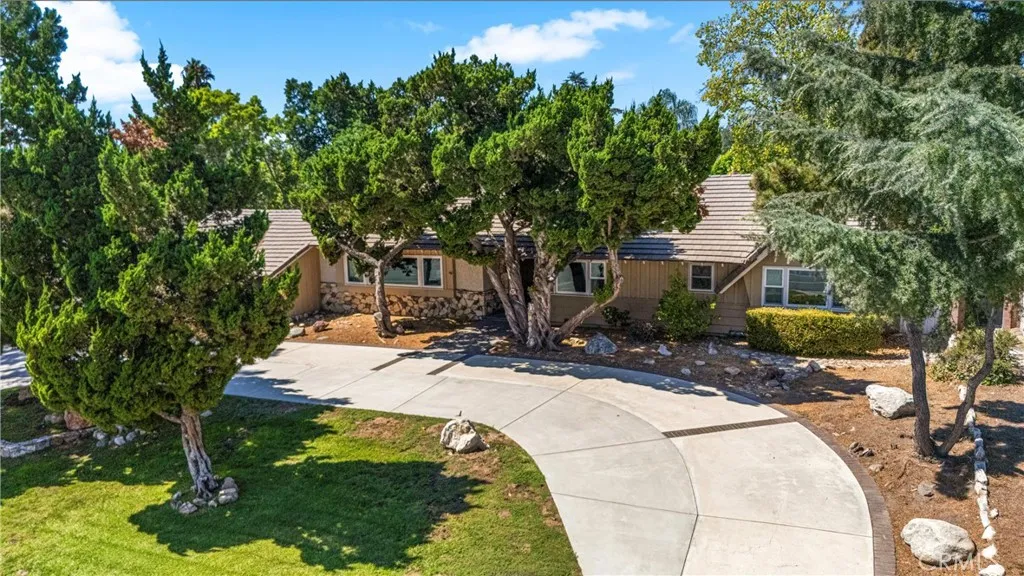 11223 White Oak Avenue, Granada Hills, California 91344 home-pic-2