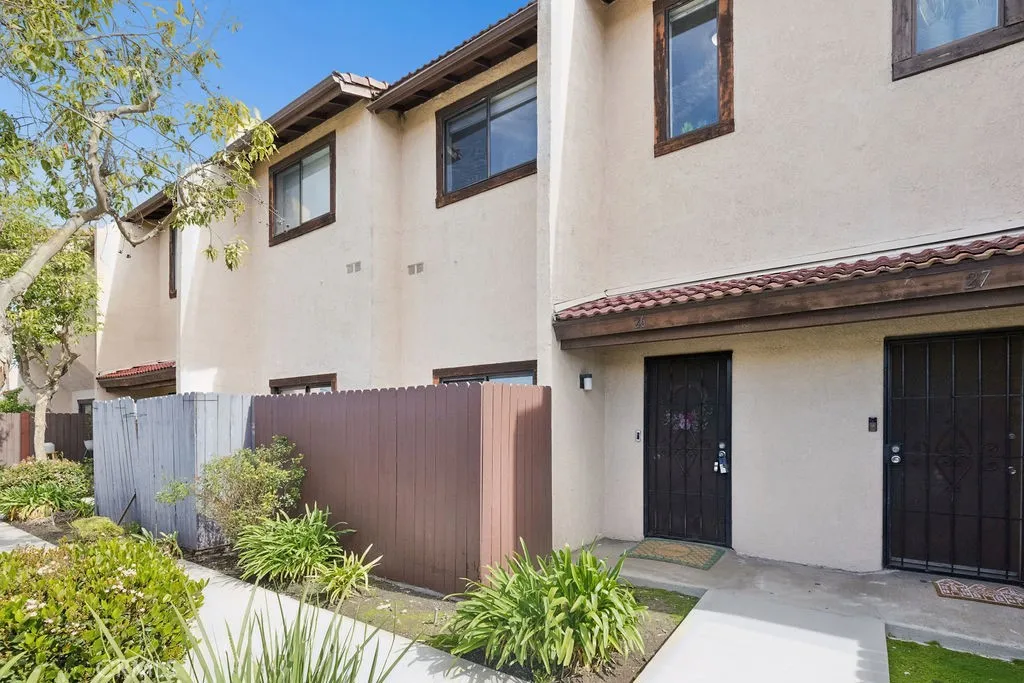 20823 Norwalk Boulevard 26, Lakewood, California 90715 home-pic-1