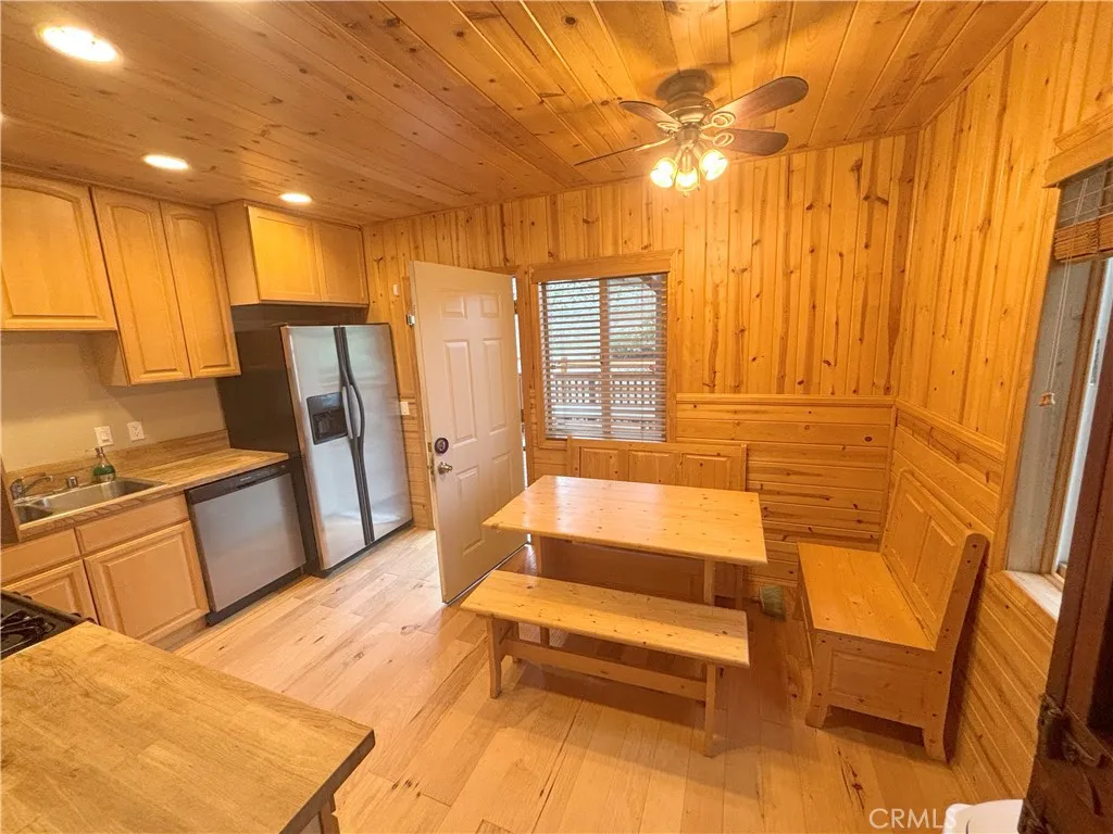 33308 Iris Drive, Green Valley Lake, California 92341 home-pic-6