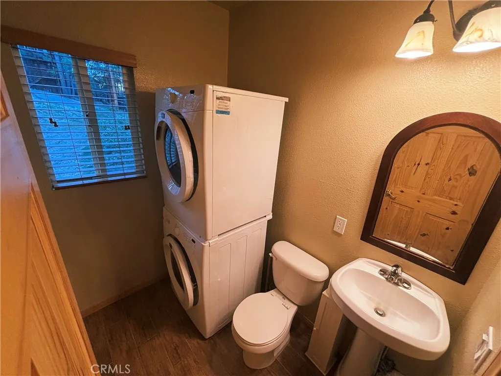 33308 Iris Drive, Green Valley Lake, California 92341 home-pic-10