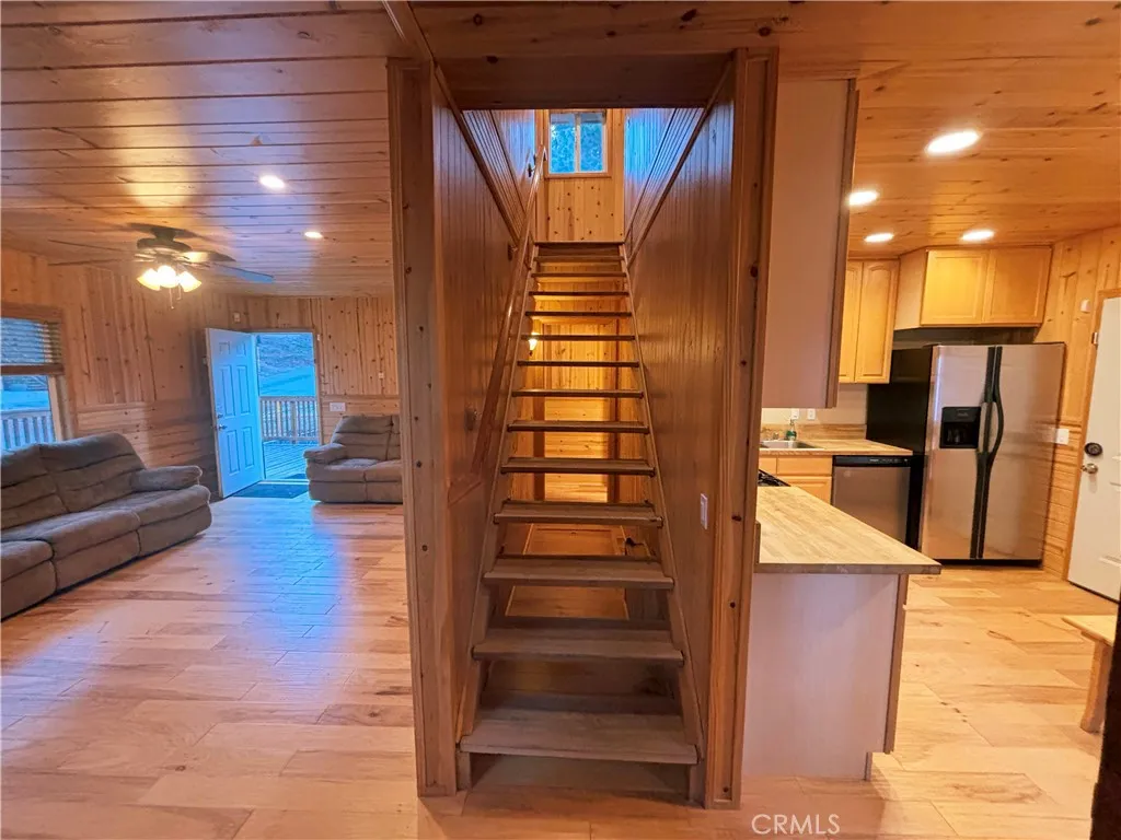 33308 Iris Drive, Green Valley Lake, California 92341 home-pic-4