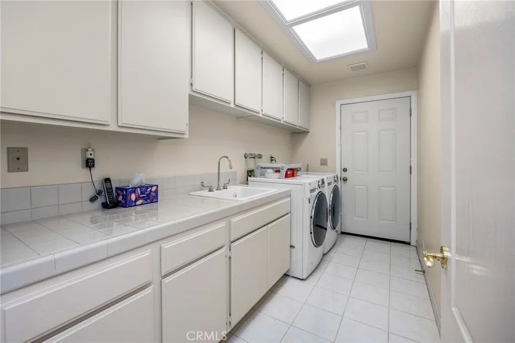 7775 E Bridgewood, Anaheim, California 92808 home-pic-23