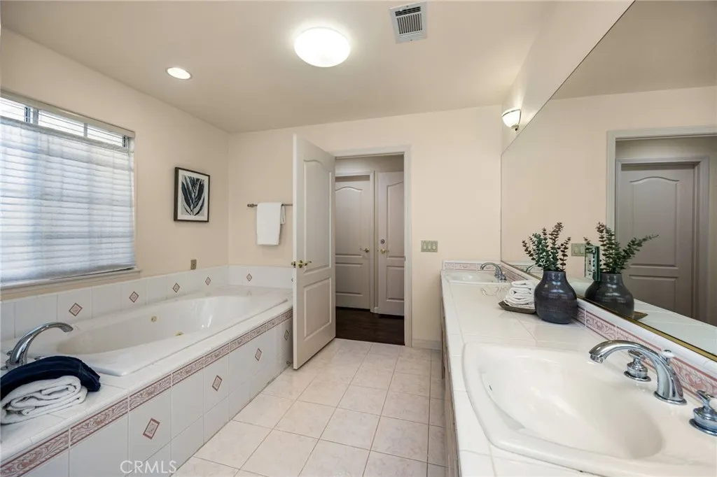 7775 E Bridgewood, Anaheim, California 92808 home-pic-22