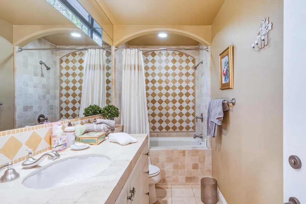 35 Overland Court, Palm Desert, California 92260 home-pic-20