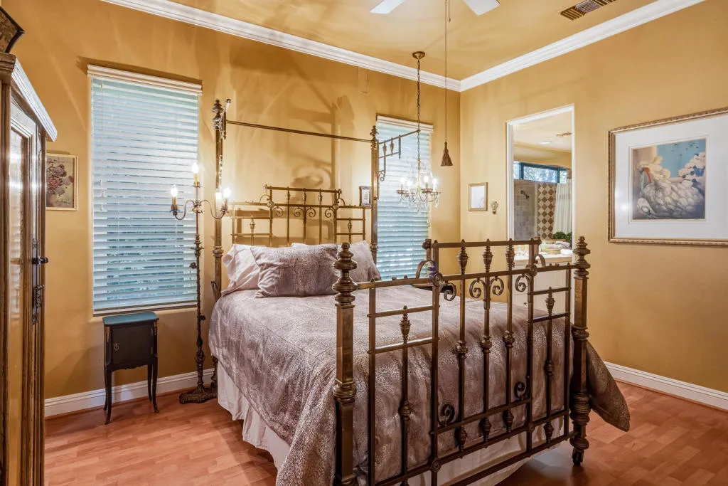 35 Overland Court, Palm Desert, California 92260 home-pic-17