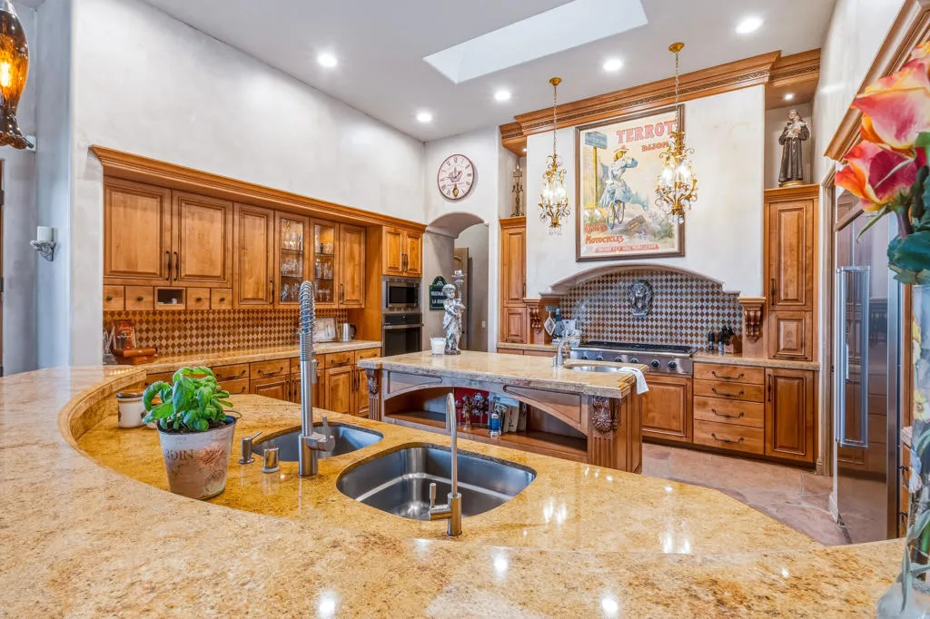 35 Overland Court, Palm Desert, California 92260 home-pic-8