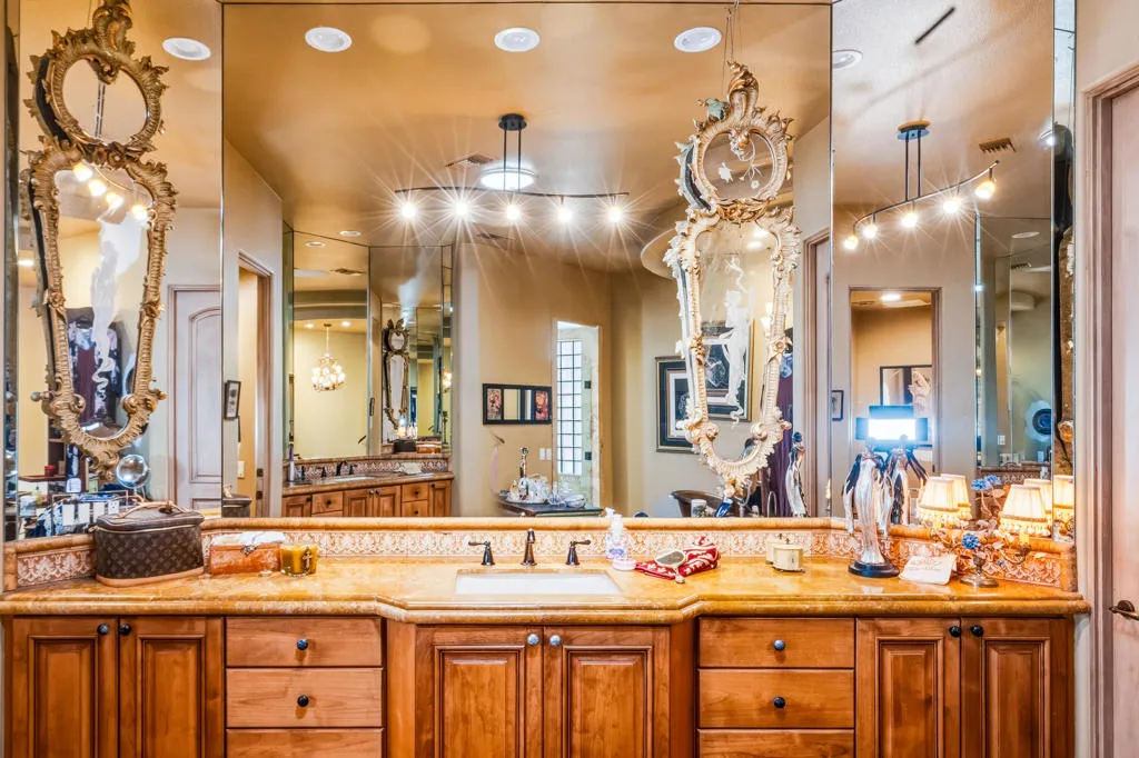 35 Overland Court, Palm Desert, California 92260 home-pic-16