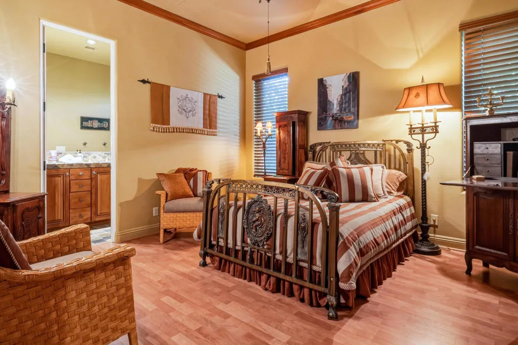 35 Overland Court, Palm Desert, California 92260 home-pic-19