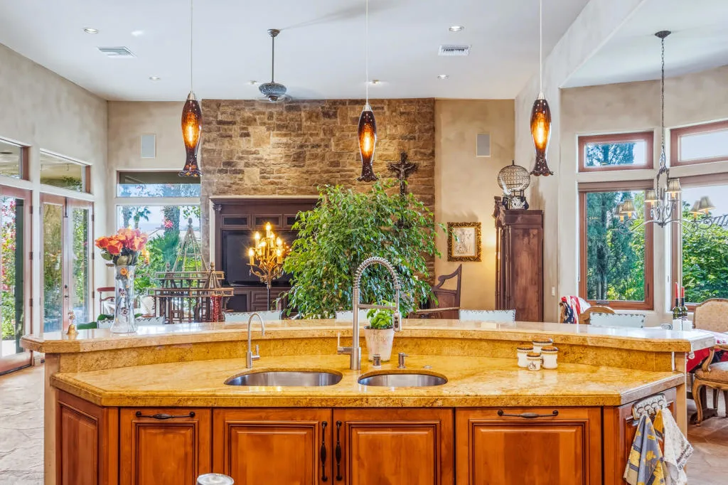 35 Overland Court, Palm Desert, California 92260 home-pic-10