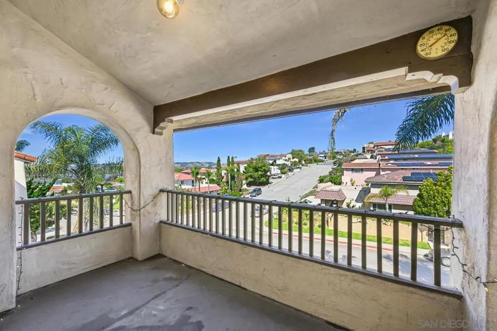 2530 Clairemont Dr 303, San Diego, California 92117 home-pic-17