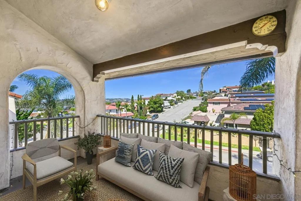 2530 Clairemont Dr 303, San Diego, California 92117 home-pic-16