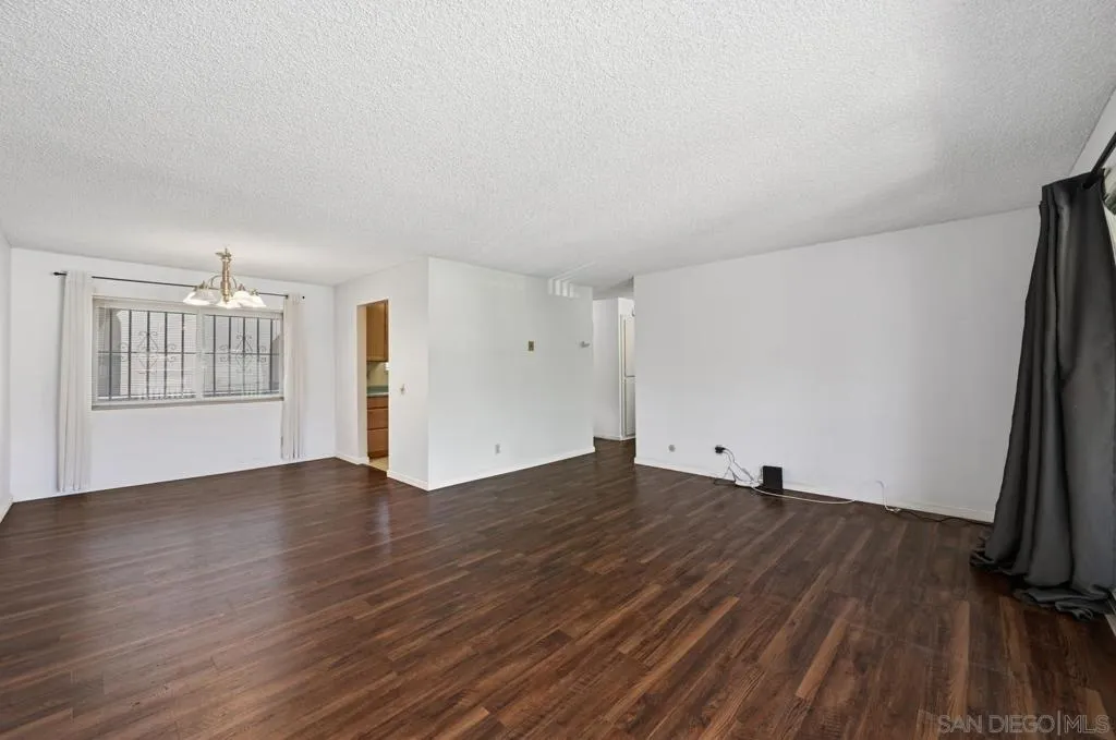 2530 Clairemont Dr 303, San Diego, California 92117 home-pic-2