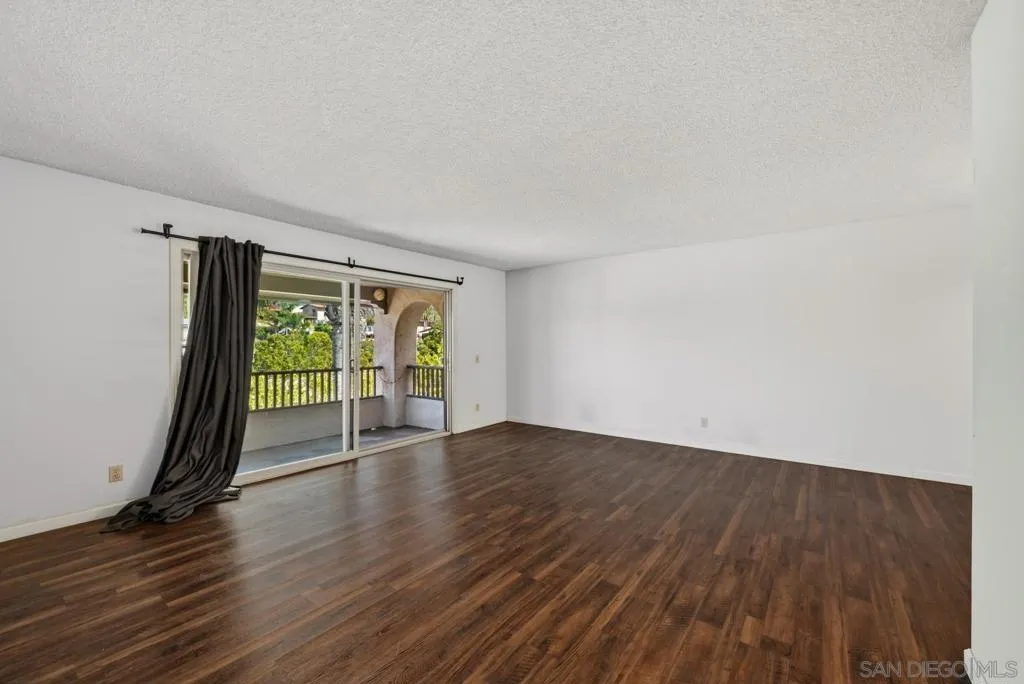 2530 Clairemont Dr 303, San Diego, California 92117 home-pic-3