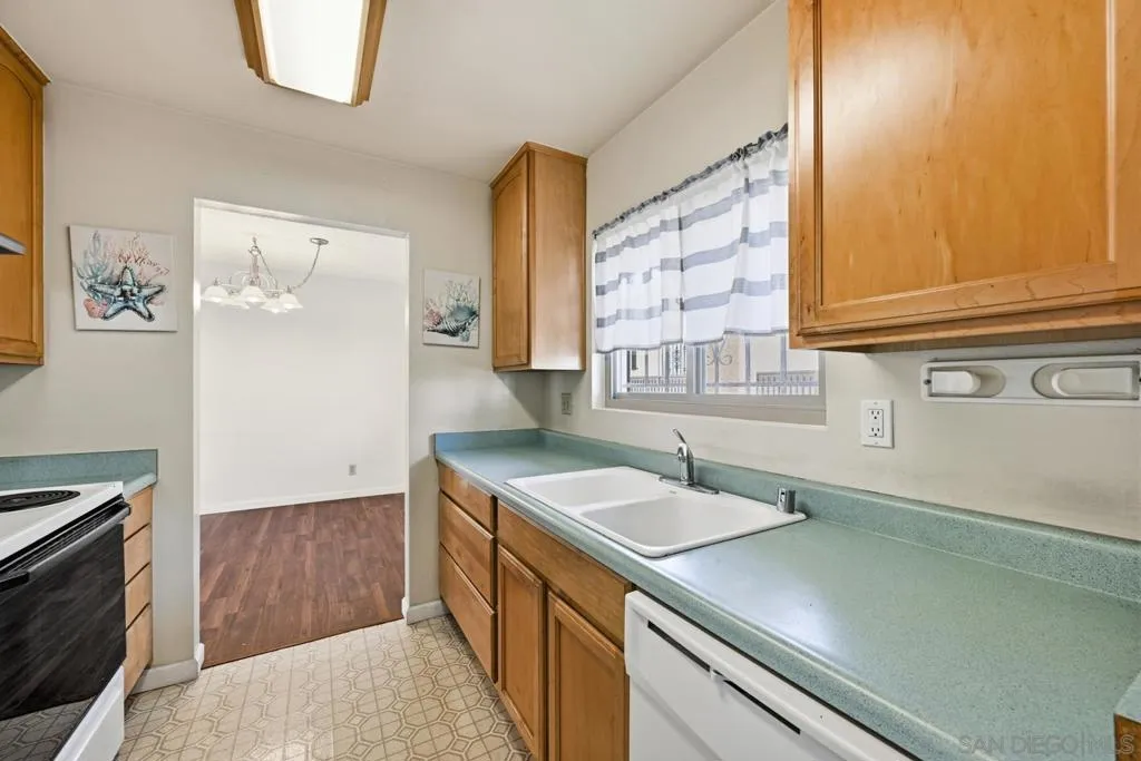 2530 Clairemont Dr 303, San Diego, California 92117 home-pic-7