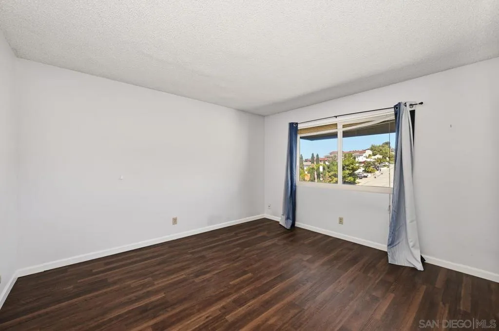 2530 Clairemont Dr 303, San Diego, California 92117 home-pic-10