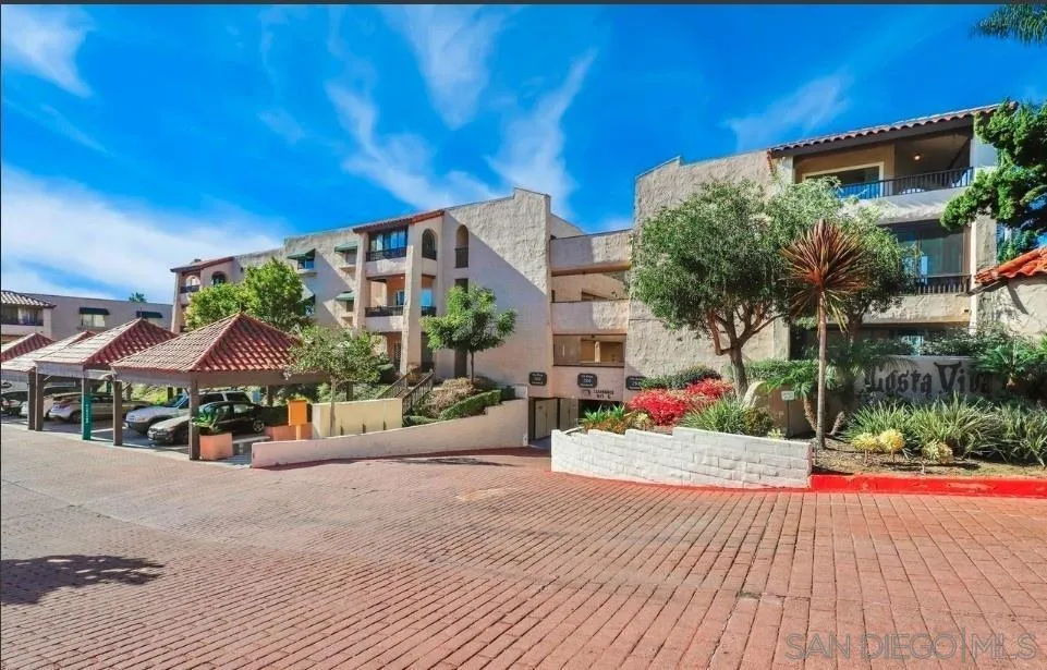 2530 Clairemont Dr 303, San Diego, California 92117 home-pic-19