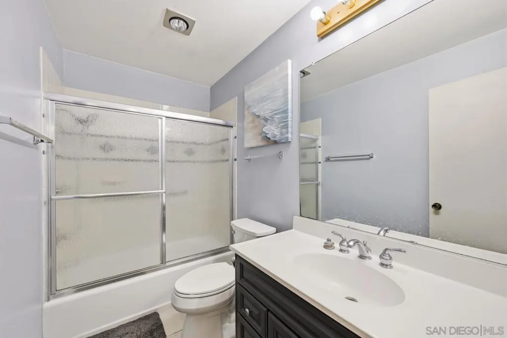 2530 Clairemont Dr 303, San Diego, California 92117 home-pic-12