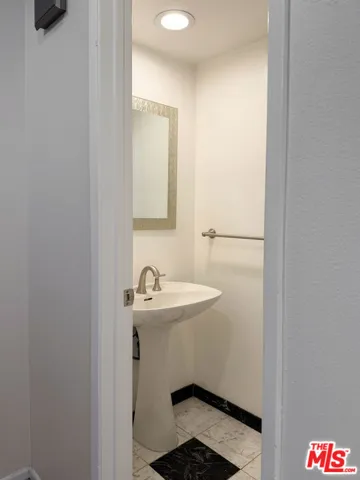 11643 Chandler Boulevard 111, Valley Village, California 91601