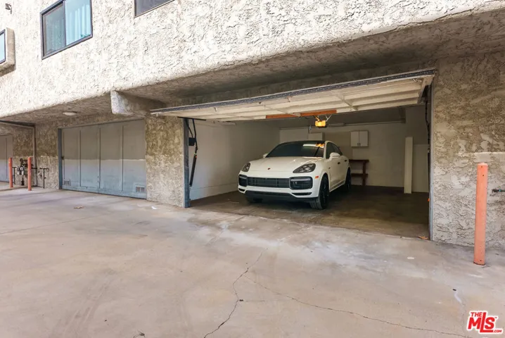 11643 Chandler Boulevard 111, Valley Village, California 91601